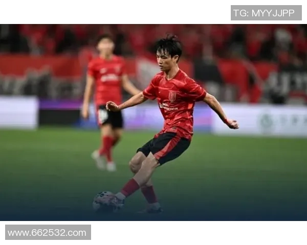 城南足球俱乐部迎战江源球队展现激情与实力的较量 城南足球俱乐部迎战江源球队展现激情与实力的较量