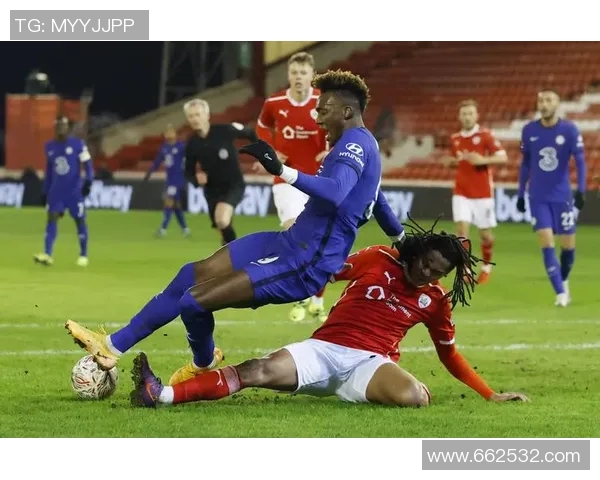 巴恩斯利与流浪者的激烈对决揭示足球战术与团队精神的完美结合 巴恩斯利与流浪者的激烈对决揭示足球战术与团队精神的完美结合