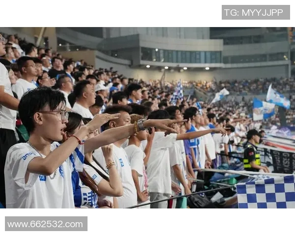 重庆队与大连队在足协杯的激烈对决展现足球魅力与团队精神 重庆队与大连队在足协杯的激烈对决展现足球魅力与团队精神