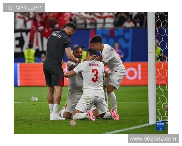 乌克兰与土耳其足球队激战正酣谁将赢得这场精彩对决