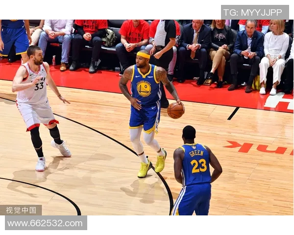 勇士与猛龙在2016年12月的激烈对决回顾与精彩瞬间分析